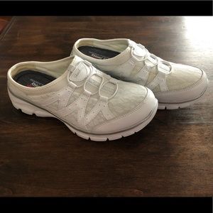 Women’s - Skechers Relaxed Fit Memory Foam - NWOT